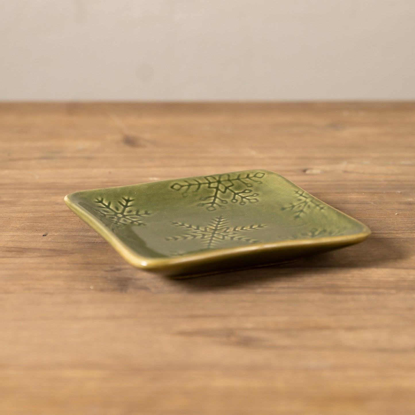 Green Snowflake Debossed Square Plate