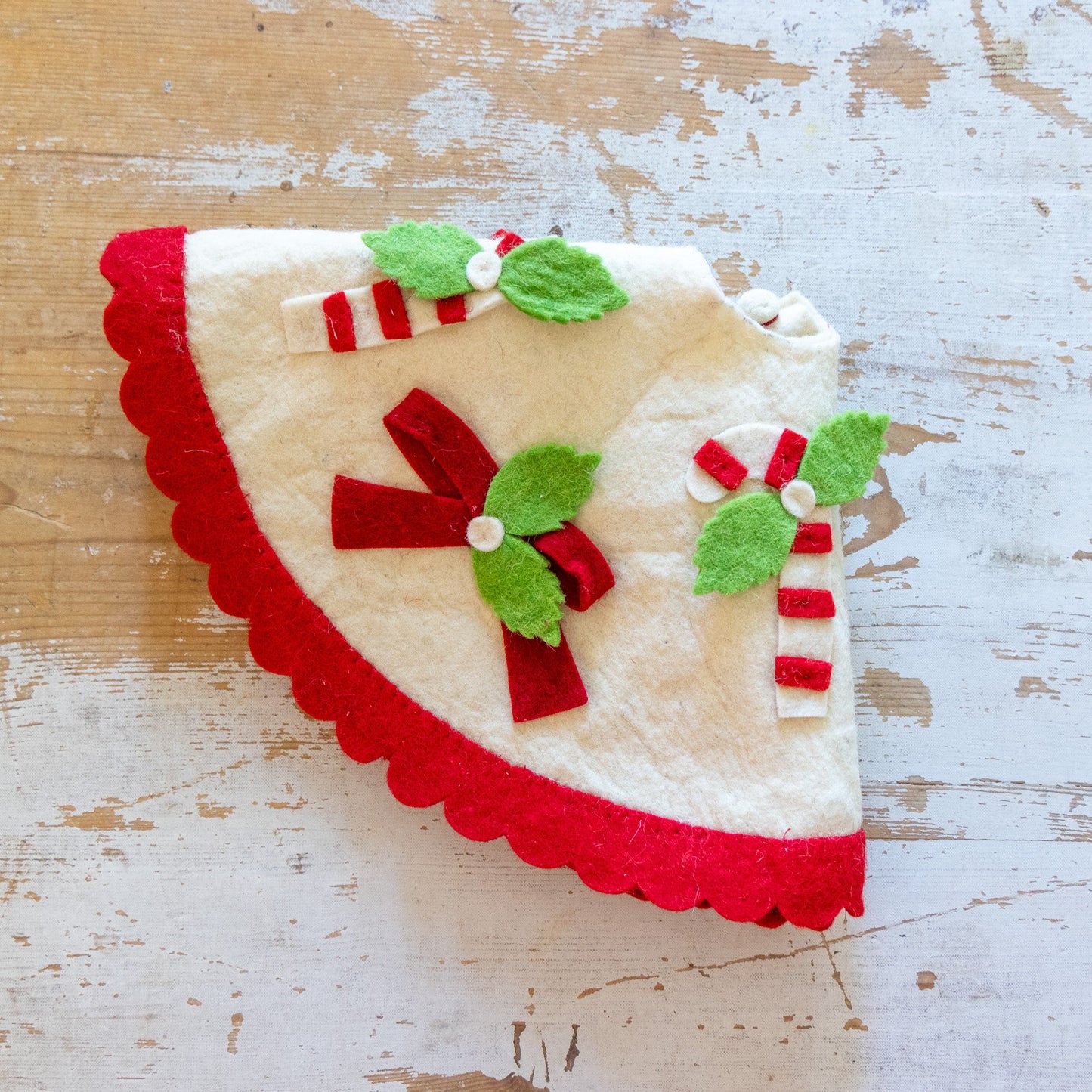 Candy Canes & Bows Felt Tree Skirt