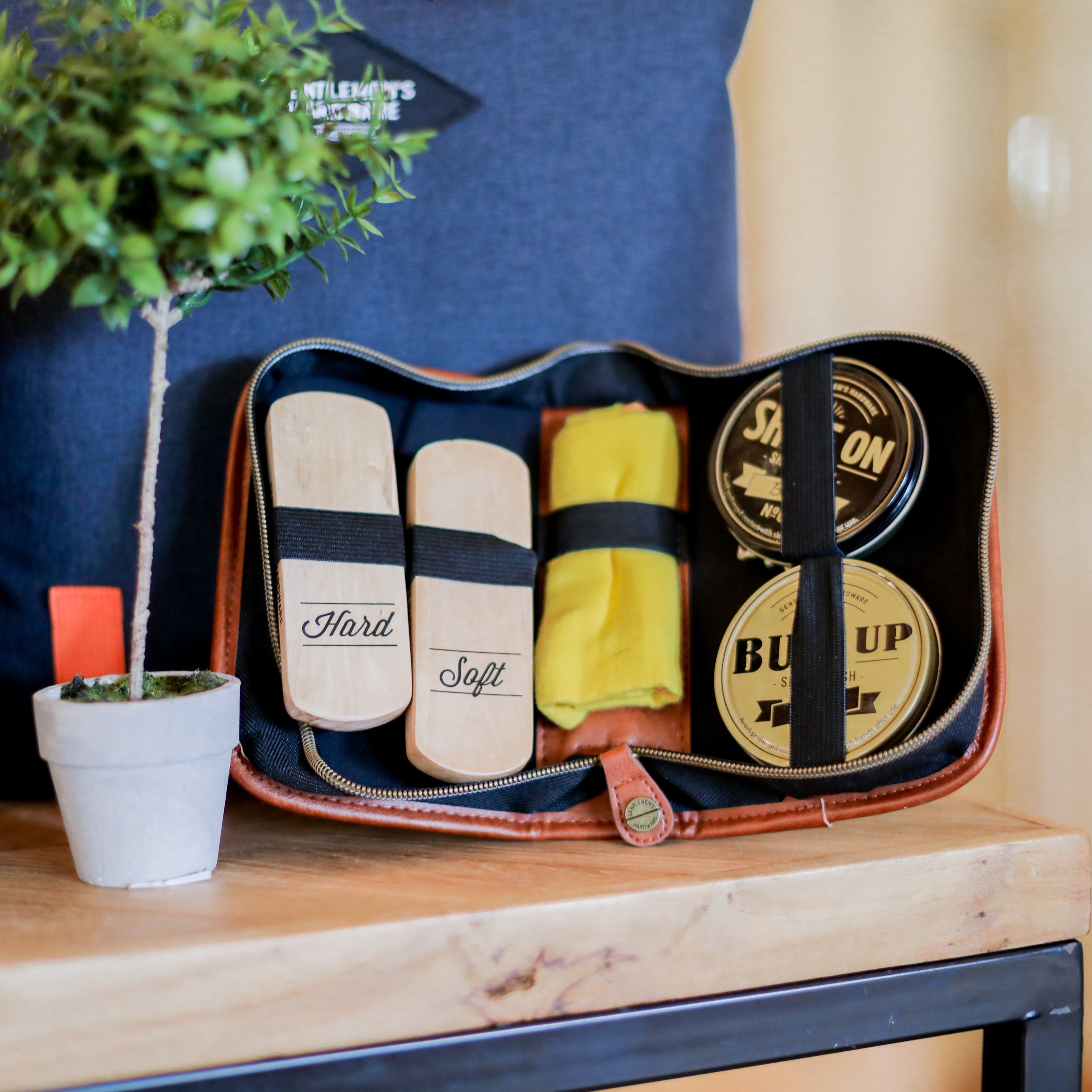 Gentleman's shoe shine kit online